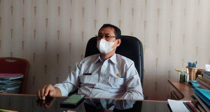 Antrean panjang kendaraan yang ingin mengisi bahan bakar minyak (BBM) terjadi di hampir semua SPBU di Kota Sangatta. Kondisi ini tak hanya terjadi di ibukota Kabupaten, melainkan juga menjadi fenomena dibeberapa SPBU di wilayah kecamatan Kutim.