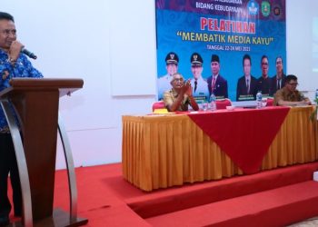 20 Peserta Ikut Pelatihan Membatik Melalui Media Kayu