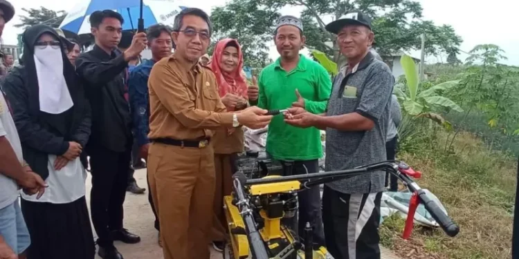 Kelompok Tani di Kutim Terima Bantuan Alsitan