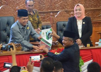 Pandangan Fraksi KIR Minta Penjelasan Pemkab Kutim Terkait Peningkatan APBD Di Sidang Paripurna Ke 11