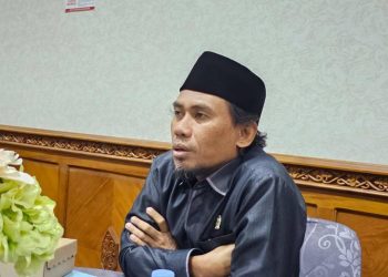 Anggota DPRD Kutim Jimmy Benarkan Informasi PT. KPC Hanya Mengerjakan 8 Meter Lebar Jalan Kenyamukan.