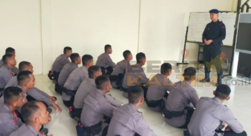 Brigpol Habib Candra Beri Pembekalan Anti Narkoba kepada Bintara dan Tamtama Remaja Satbrimob