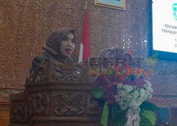 Leni Angriani, perwakilan Fraksi AKB.