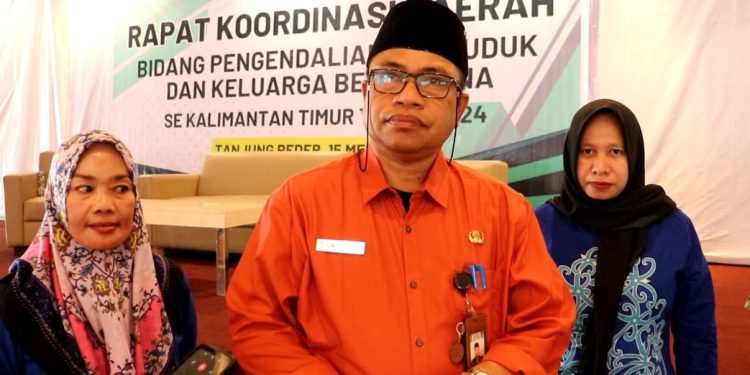 Kadis PPKB Kutim Ucapkan Selamat Serda Sno Saputra Bintang Raih Penghargaan Babinsa Award
