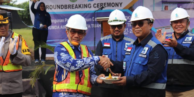 Bupati Kutim Resmikan Ground Breaking Pembangunan Pabrik AMDK