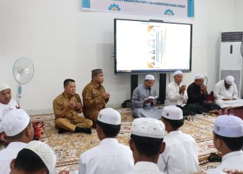 Gelar Pengajian, DWP DPPKB Juga Serahkan Paket Sembako ke 4 Ponpes