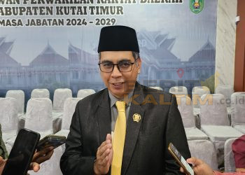 Sindiran di Karangan Bunga Ramaikan Pelantikan DPRD Kutai Timur