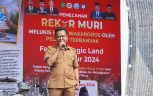 Pentingnya Melukis Massal untuk Kenalkan Batik Wakaroros di Kutai Timur