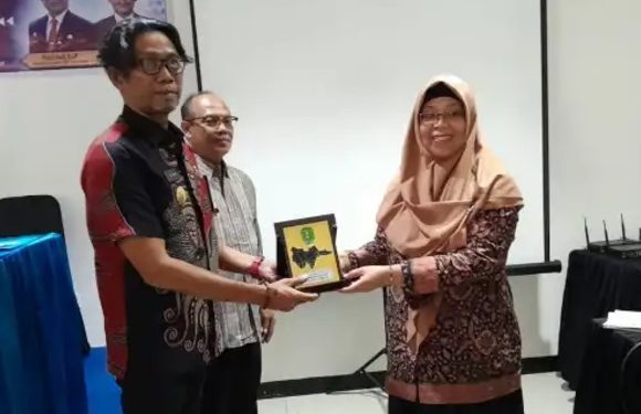Pjs Bupati Kutim, Agus Hari Kesuma Buka FGD Pengawasan Perizinan Berbasis Risiko