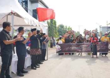 Pawai Kirab Budaya 2024 di Sangatta Sukses Pukau Ribuan Warga