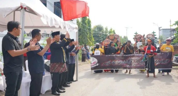 Pawai Kirab Budaya 2024 di Sangatta Sukses Pukau Ribuan Warga