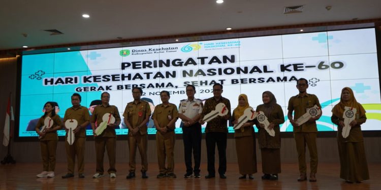Bantuan Ambulans Diserahkan pada Peringatan HKN ke-60 di Kutim