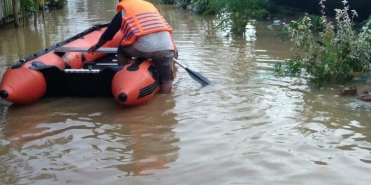 Hujan Deras Picu Banjir di Sangatta Selatan, Warga Diminta Waspada