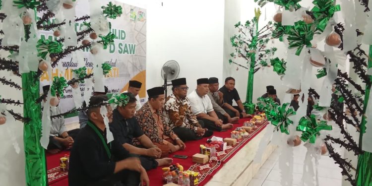 Graha KAHMI Jadi Saksi Maulid Nabi Perdana, Kasmidi Bulang Salurkan Bantuan untuk Warga